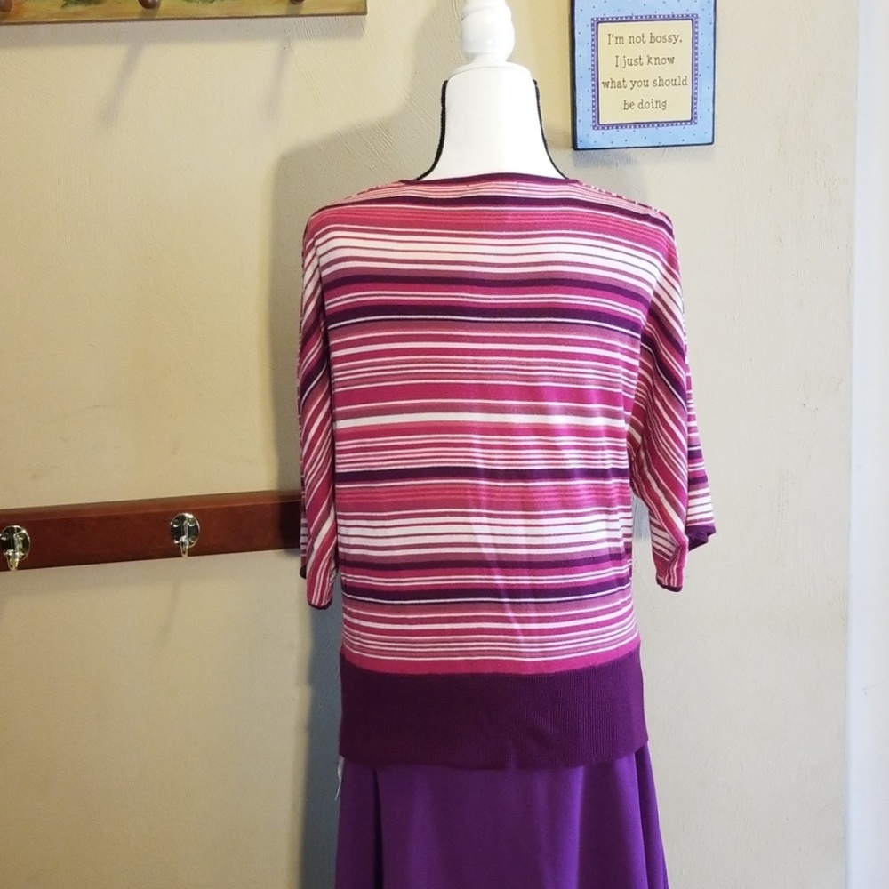 Deep V Blouse - Picture 2 of 3